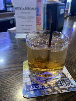 Whisky Ginger on the Rocks