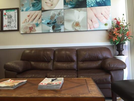 Sitting area with plenty of magazines to keep you busy