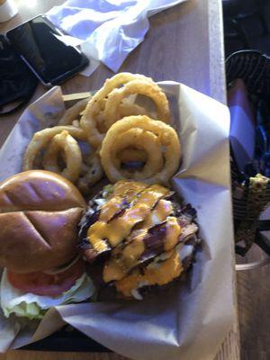 Boom boom burger, upgrade to onion rings