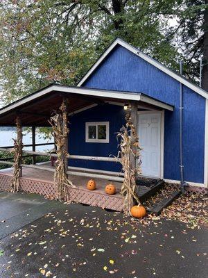 Cabins are available 365 days a year.  Perfect for a romantic retreat with a view of Silver Lake.