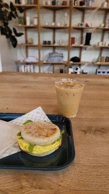 Romesco pesto breakfast sando and Anijsmelk latte