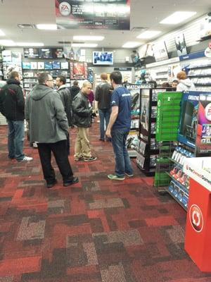 Gamestop did the smartest thing possible having a live dj, Violator AllStar DJ Showtyme spinning music, for PS4 release