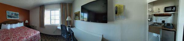 Room with king size bed and kitchenette (panoramic photo)