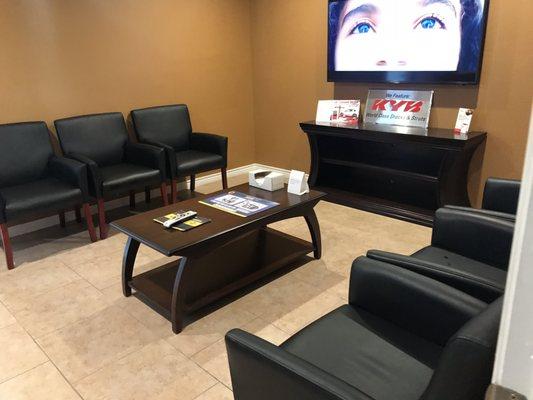 An auto shop waiting room I WOULDN'T mind waiting in.