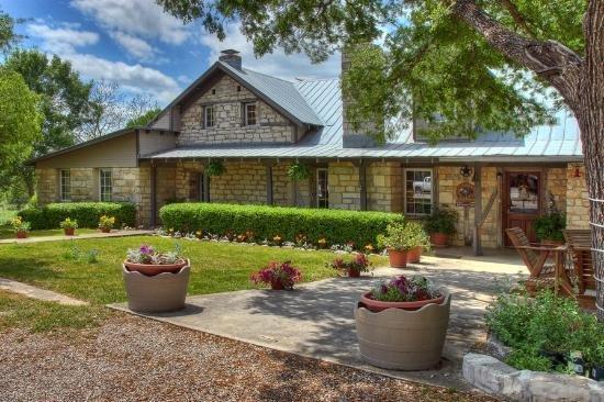 Historic Kuebler Waldrip Haus Bed and Breakfast