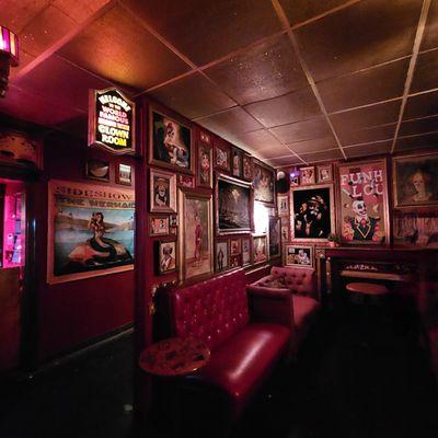 9/12/2024 - Dropping into the Funhouse Lounge for Comedy of Terrors. Their 'clown room' is pretty amazing!