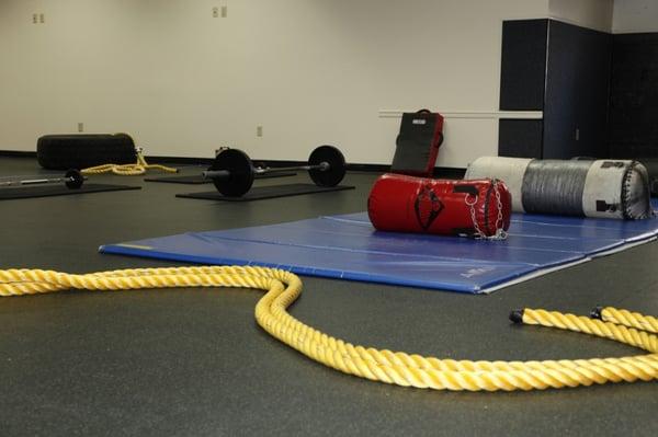 Train like the athlete you are (or wish you were) with our 7th floor high intensity work out studio. Ropes, tires, & more.