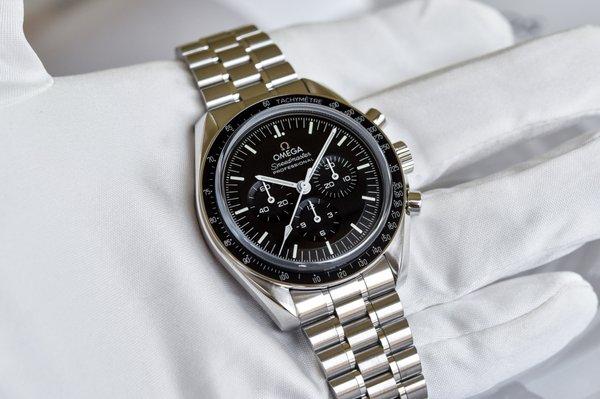 Get cash for your Omega Speedmaster watch today!