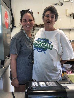 Friendly Jesse and Amy, serving up some good hotdogs.  This is a startup and I think they will do well.