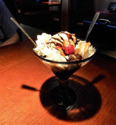 "Brownie Overboard" - great dessert that is one of the free dessert choices from their Rewards Program