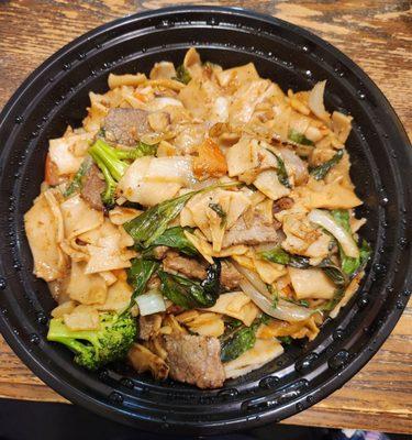 Pad khi mao drunken noodles with beef level 1 spice