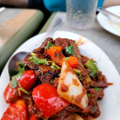 Shapta - spicy beef w/ginger, garlic, onions, & bell peppers, w/rice. Very good.