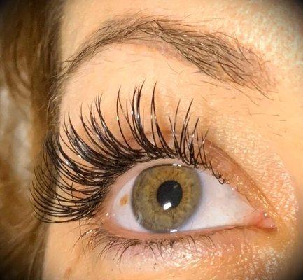 Individual lash extensions . 20s Thickness X 40 curvature