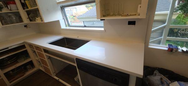 We repair and install quartz countertops for your kitchen or bathroom whether you are a residential or commercial client...