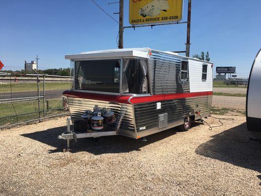 Holiday House, Travel Trailer