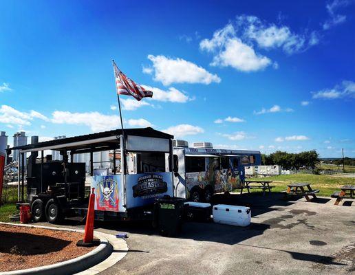 Great food out of a trailer/smoker combo and even better out of the new building!