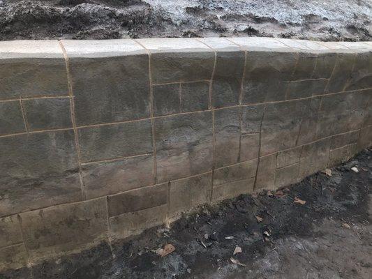 Retaining wall for pool