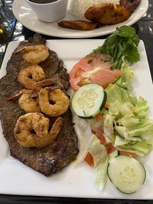 Bistec and grilled Shrimp