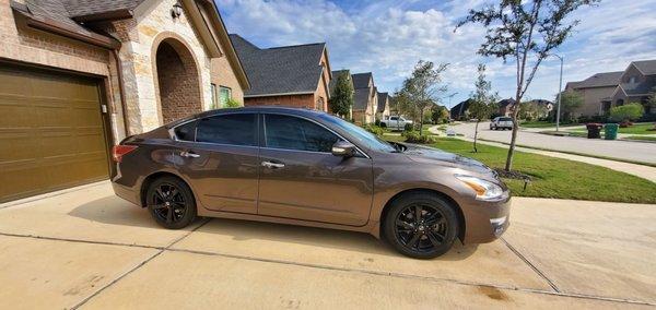 Shiny car and wheels after the Fresher package wash