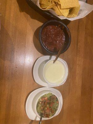 Salsa, queso, guac