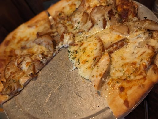 Chicken, caramelized pear and fontina pizza