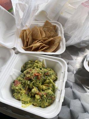 Warm chips and fresh guac !