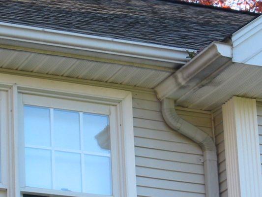 BEFORE 1A- Close up of gutter and soffit area prior to cleaning.