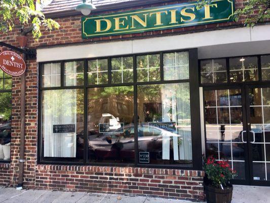 Advanced Dental Scarsdale is open seven days a week for your oral healthcare.