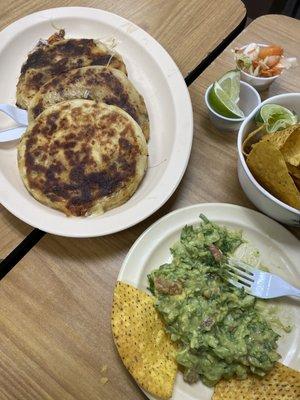 Revuelta Pupusa & Chorizo y Queso Pupusa