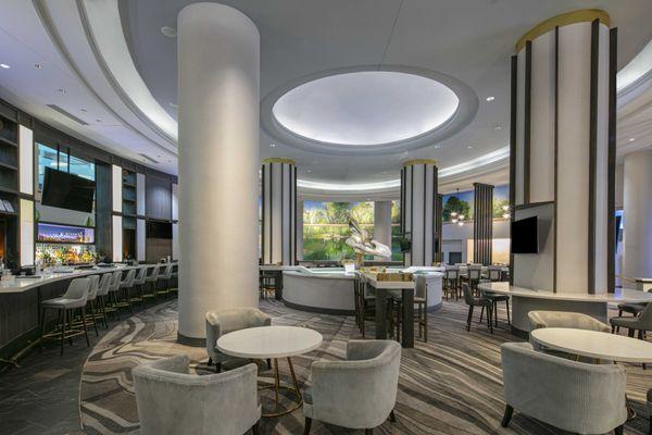 A modern lobby bar where hotel guests and locals indulge in signature cocktails and lite bites. Situated at the pulsating heart of the hotel