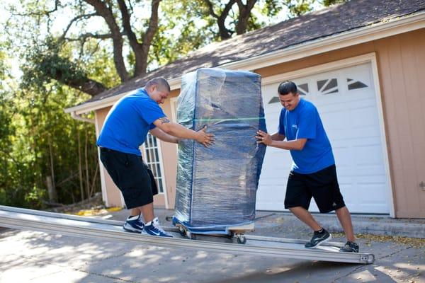 Everything is wrapped and secured, including your home's doors and stairs on moving day, so everything is protected.