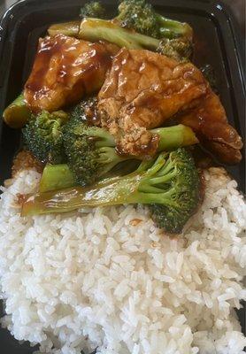 Broccoli tofu with Garlic Sauce lunch