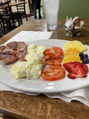 A beautifully plated rainbow colored breakfast this morning.  And it's tasty too!