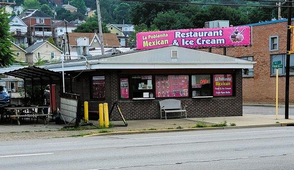 This location sells ice cream and other Mexican style food, mostly fried. But no tacos.