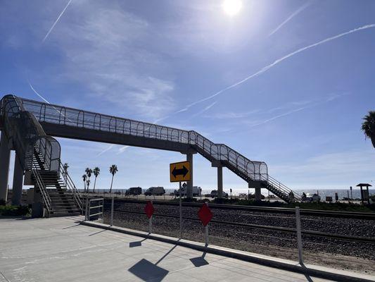 Pedestrian overpass