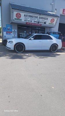 White Chrysler 300 on 24's