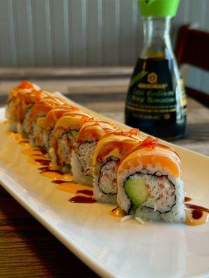 This is a combination of salmon, salmon eggs, avocado, imitation crab sushi roll, Non-torch King Kong Salmon Roll.