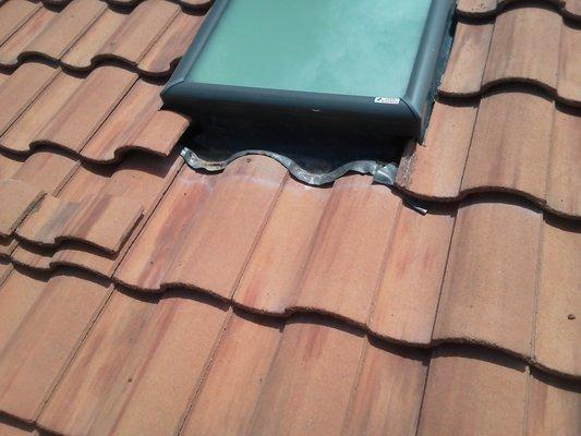 Installation of a Velux skylight on a tile roof