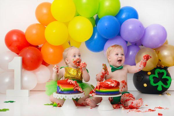 These adorable twins were born on St Patrick's Day so we had to include that in their cake smash photos!