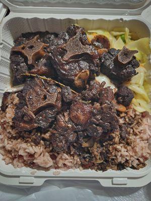 Oxtail Rice and peas no plaintain(they didn't give) cabbage 3 stars