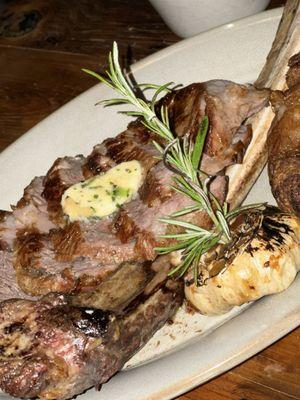 Tomahawk Steak with roasted garlic