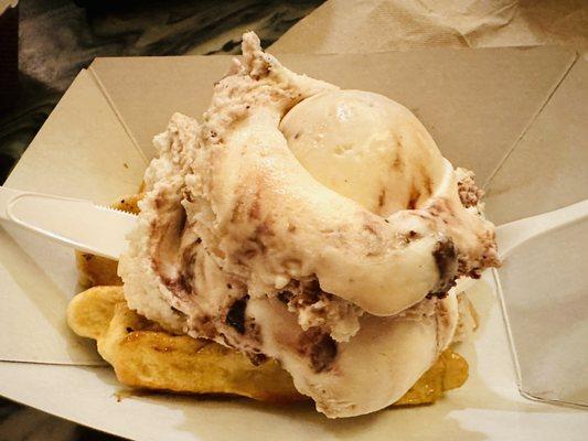 Waffle w ice cream