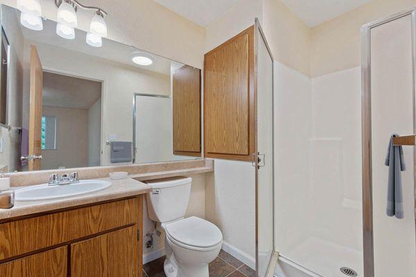 Fountain Circle Townhomes 2-br Apartment Master Bath