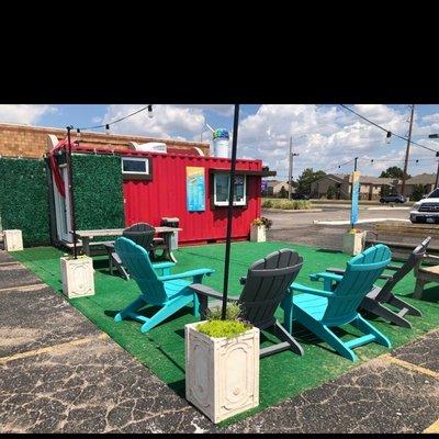 Outside patio seating and picnic table