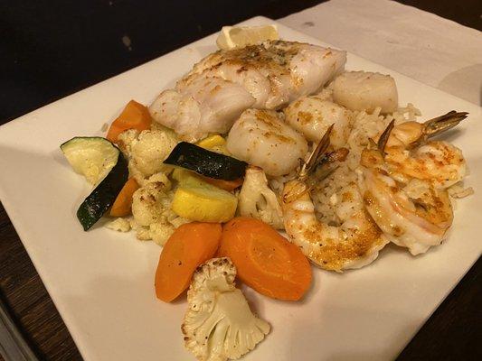 Broiled Seafood platter with rice