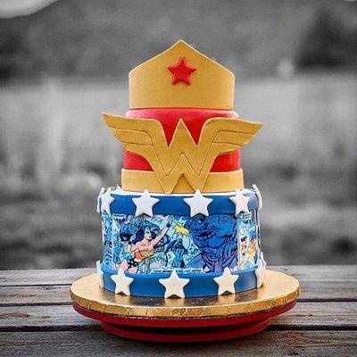 Wonder Woman Cake