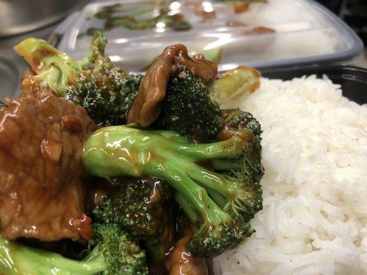 Combination beef with broccoli with white rice