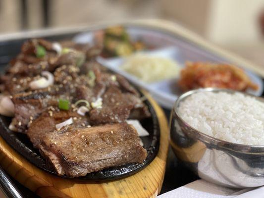 Beef rib with rice and side dishes