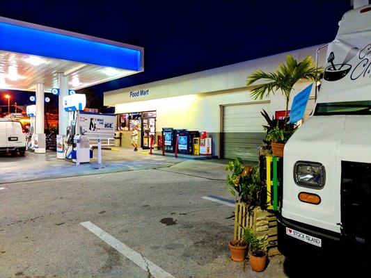 Chevron, Stock Island -- storefront (Yahman's Jamaican food truck in side lot on right)