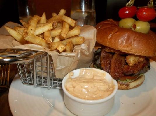 prime burger & fries w/horseradish aioli